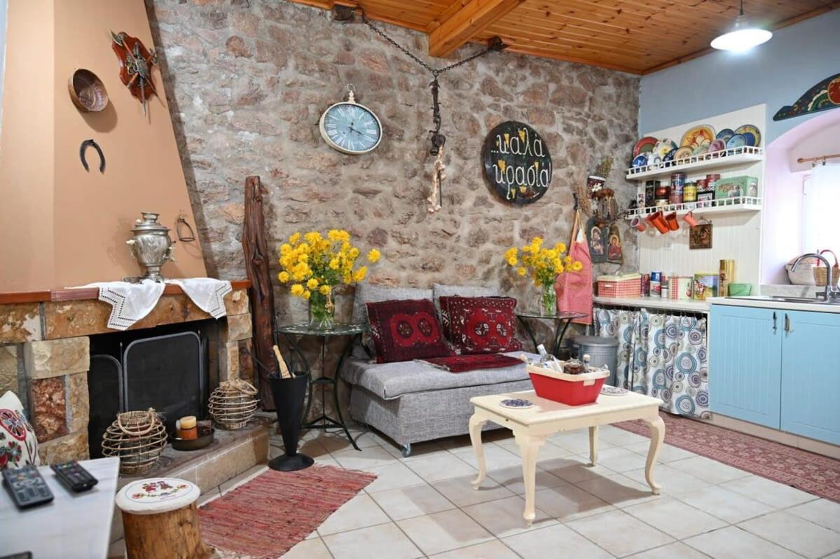 Kalavrita Winter Retreat - Homely Spacious Chalet Ano Vlasia Luaran gambar