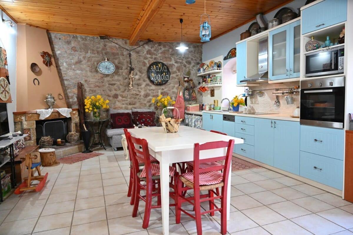 Kalavrita Winter Retreat - Homely Spacious Chalet Ano Vlasia Luaran gambar