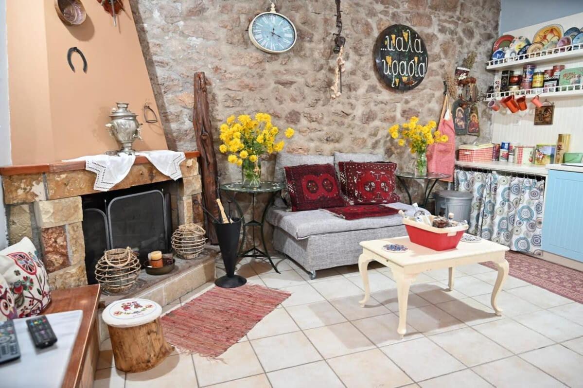 Kalavrita Winter Retreat - Homely Spacious Chalet Ano Vlasia Luaran gambar