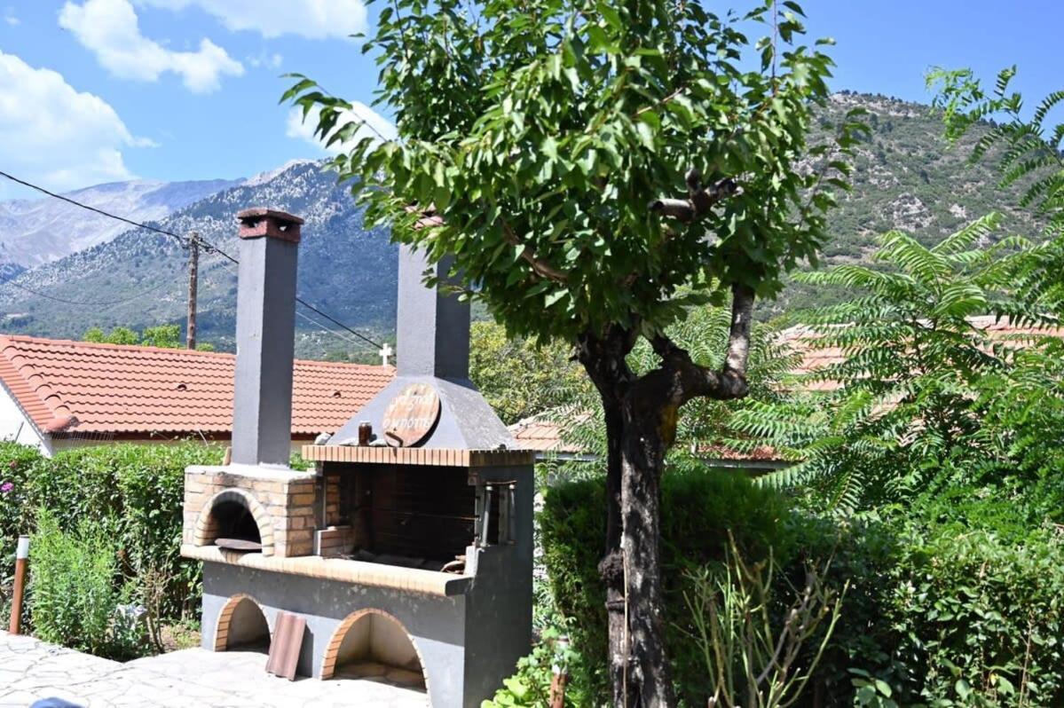 Kalavrita Winter Retreat - Homely Spacious Chalet Ano Vlasia Luaran gambar