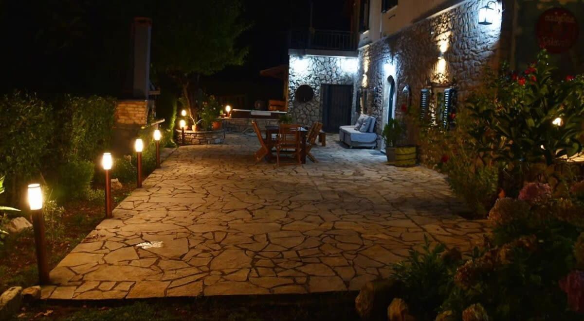 Kalavrita Winter Retreat - Homely Spacious Chalet Ano Vlasia Luaran gambar