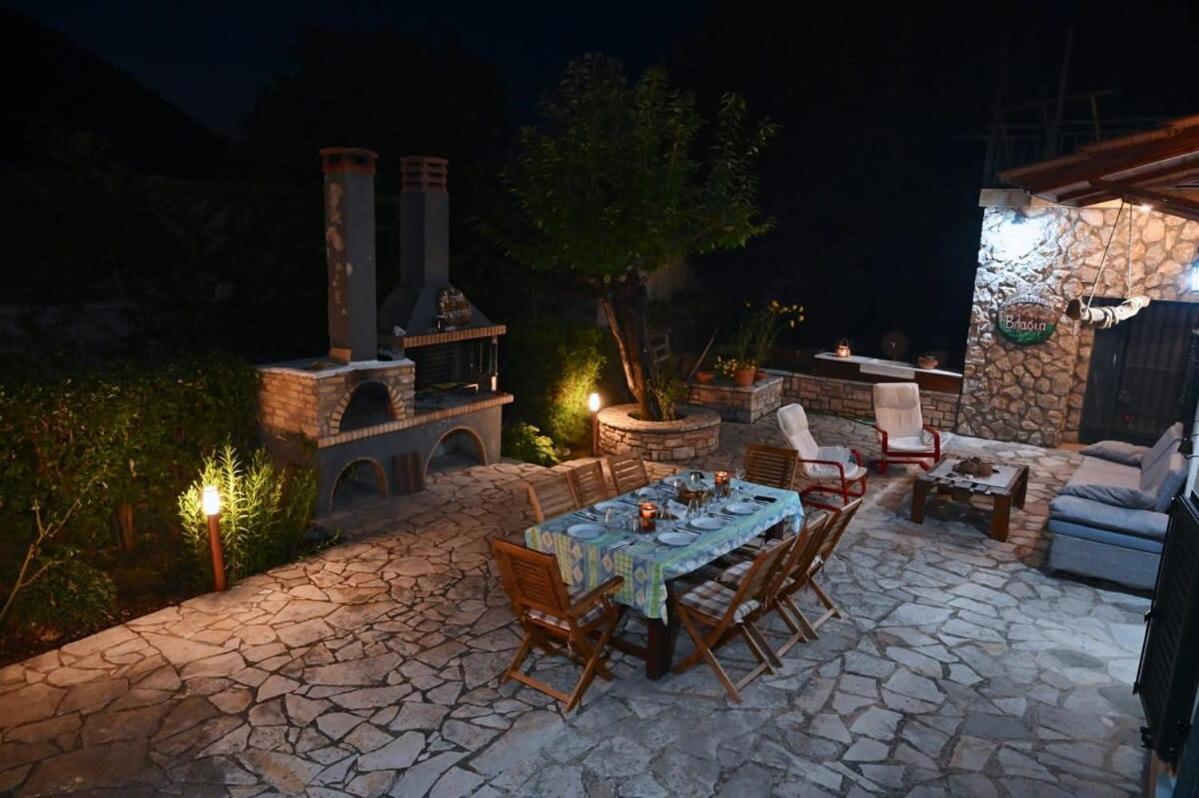Kalavrita Winter Retreat - Homely Spacious Chalet Ano Vlasia Luaran gambar