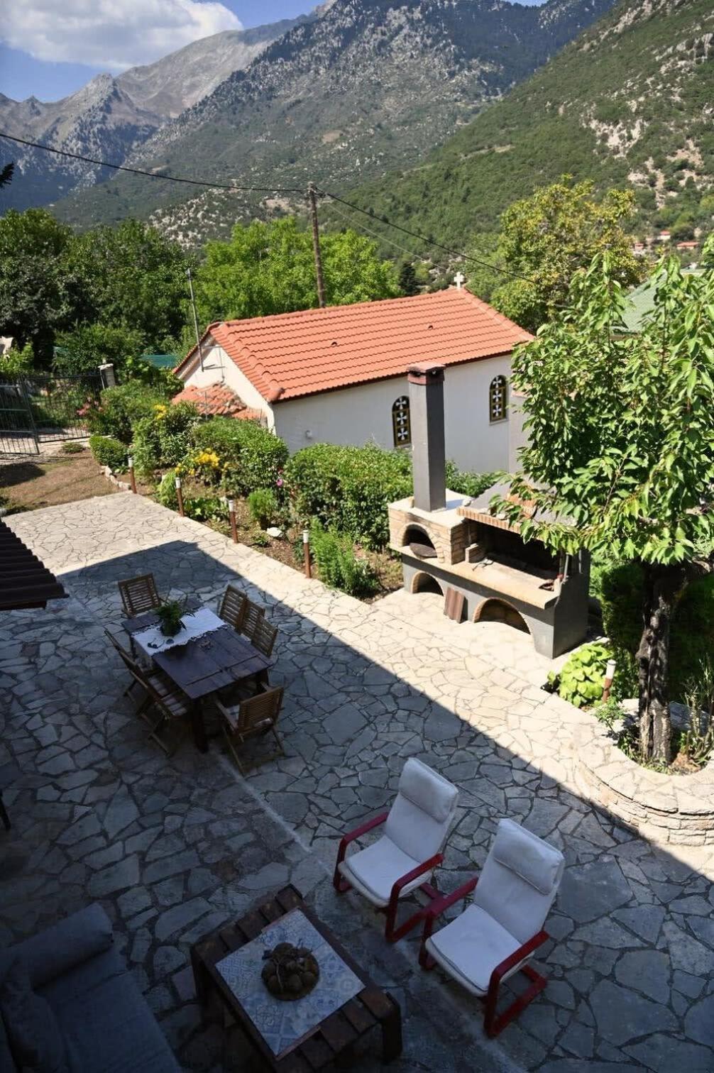 Kalavrita Winter Retreat - Homely Spacious Chalet Ano Vlasia Luaran gambar